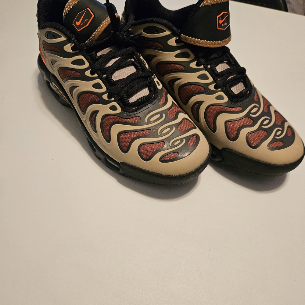 Nike Air Max Plus in Black and Tan